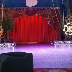 Circus Vargas - A pic of the stage at 3:35 (20 minutes after the interaction was scheduled) nothing going on.