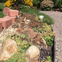 Amil's Inn - The gardens are impeccable!