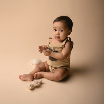 Tamara Hudson Studios - Authentic and unposed, this sitter portrait captures curiosity and quiet moments in their purest form. - Session Photography Near Me - Tacoma, Washington Tamara Hudson Studios - Authentic and unposed, this sitter portrait captures curiosity and quiet moments in their purest form. - Session Photography Near Me - Tacoma, Washington