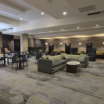 Courtyard by Marriott Seattle Everett Downtown - Lobby - Hotels Near Me - Everett, Washington