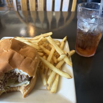 Marie Callender's - Hamburger plate and raspberry ice tea - American Near Me - La Habra, California