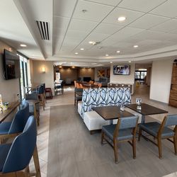 Holiday Inn Express & Suites Pocatello - Huge breakfast area