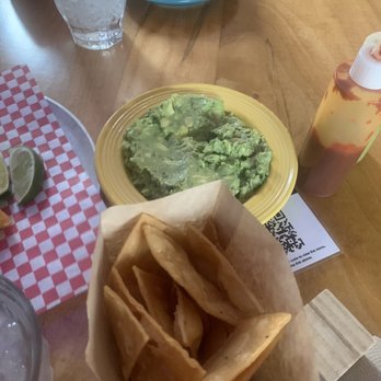 Mariposa Taqueria - Guacamole - Latin American Near Me - Danbury, Connecticut