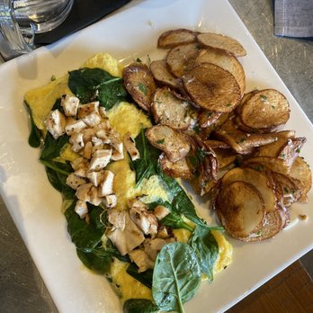 Toast - Omelette with spinach and chicken - Breakfast & Brunch Near Me - Temecula, California