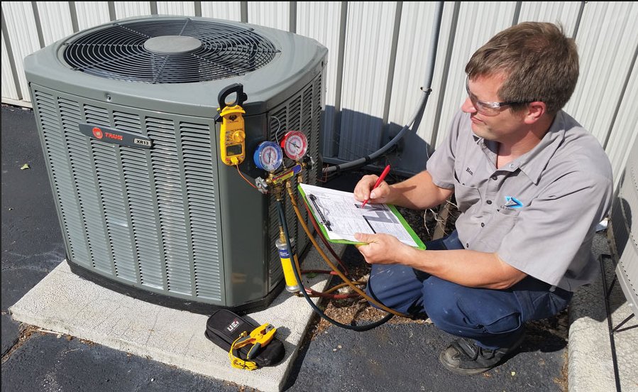 Slide of Luxia Gallery House