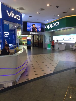 Plaza Low Yat by null