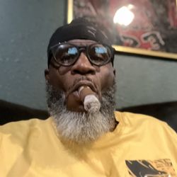Mi Havana Cigars - Chilling at the best Cigar Lounge in the IE!!!