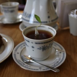 Graze Coffee & Chocolate House - Pots of tea actually are just pots of hot water. The bag is in your cup for some reason!
