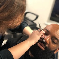 Modern Barbering Academy - Apprentice straight razor work