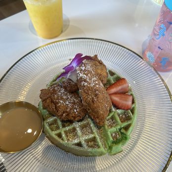 Breaking Dawn Brunch - Chicken waffle - Breakfast & Brunch Near Me - Los Gatos, California