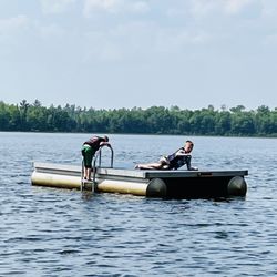 Deerwood Lodge - Freshwater swimming off the raft