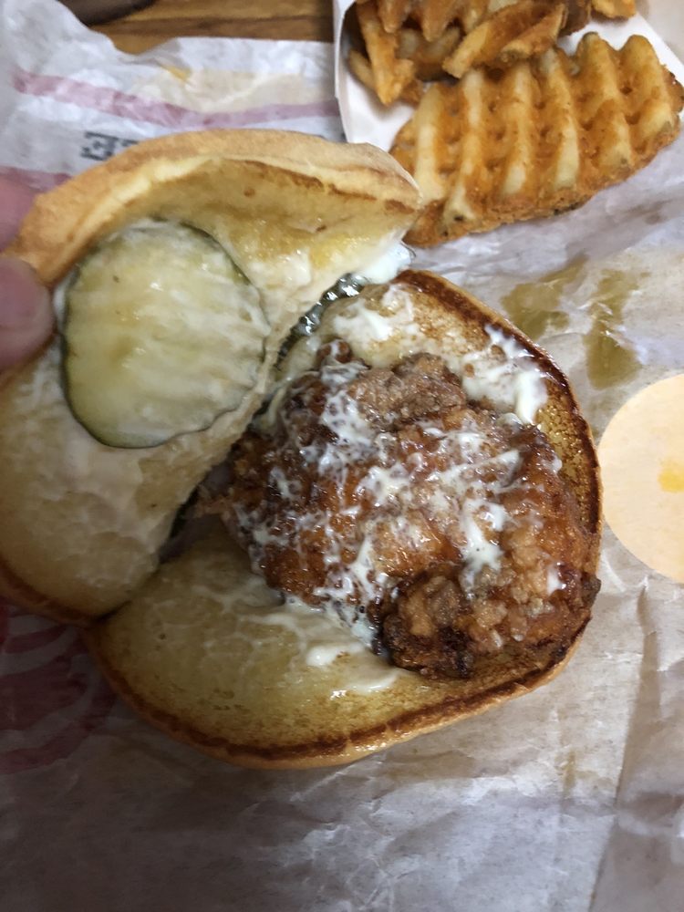 CARL’S JR Updated September 2024 30 Reviews 949 Sierra St