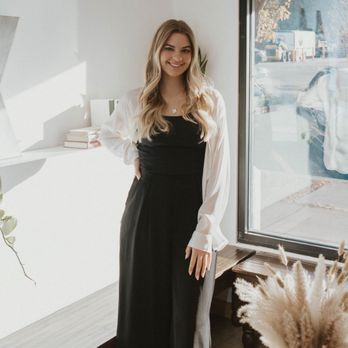 Salon K - Meet our stylist Brynn!
She loves to bake, cook, sushi, reading and sleeping. - Hair Salons Near Me - Provo, Utah Salon K - Meet our stylist Brynn!
She loves to bake, cook, sushi, reading and sleeping. - Hair Salons Near Me - Provo, Utah