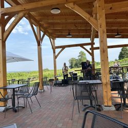 Glendale Ridge Vineyard - Music on the patio