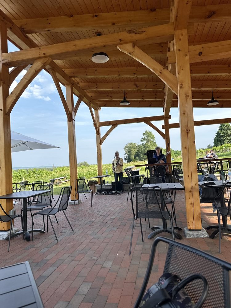 Glendale Ridge Vineyard - vineyard in Southampton, MA