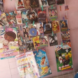 Puesto de Revistas Zimatlán - Stand de películas.
