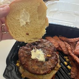 Got the veggie burger to go, second time I've had almost no sauce. Won't be eating here again. Got the veggie burger to go, second time I've had almost no sauce. Won't be eating here again.