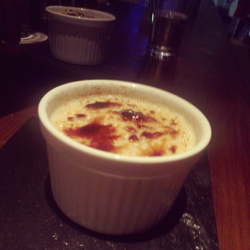 Rock and Tapas - La crema catalana si es un "must".