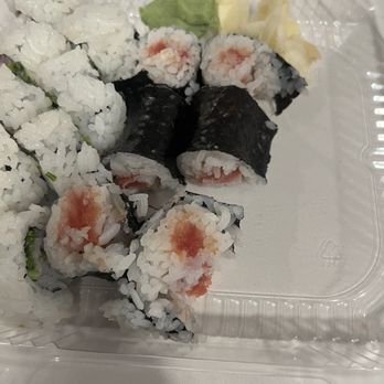 Sushi at the Park - Spicy Tuna Roll - Sushi Bars Near Me - Cary, North Carolina Sushi at the Park - Spicy Tuna Roll - Sushi Bars Near Me - Cary, North Carolina