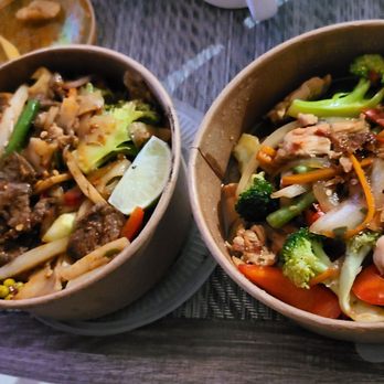 Chiang Rai - Drunken noodles and ginger chicken take out - Thai Near Me - North York, Ontario