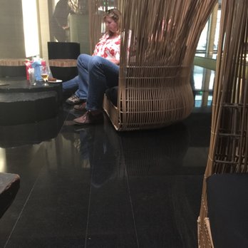 Fontana Bar - Super low deep couches - seating option #2   Good luck sitting ladylike - Lounges Near Me - Lisbon, 11