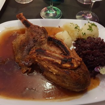 "Restaurant Tristan" - Ente mit Rotkohl und Klößen - German Near Me - Moers, NW "Restaurant Tristan" - Ente mit Rotkohl und Klößen - German Near Me - Moers, NW