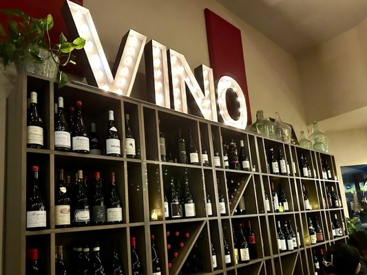Village Vino by null