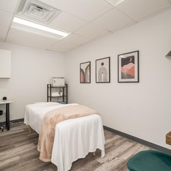 Stanfill Chiropractic and Rehabilitation - Massage Therapist room! Our massage therapist specializes in deep tissue massage!
