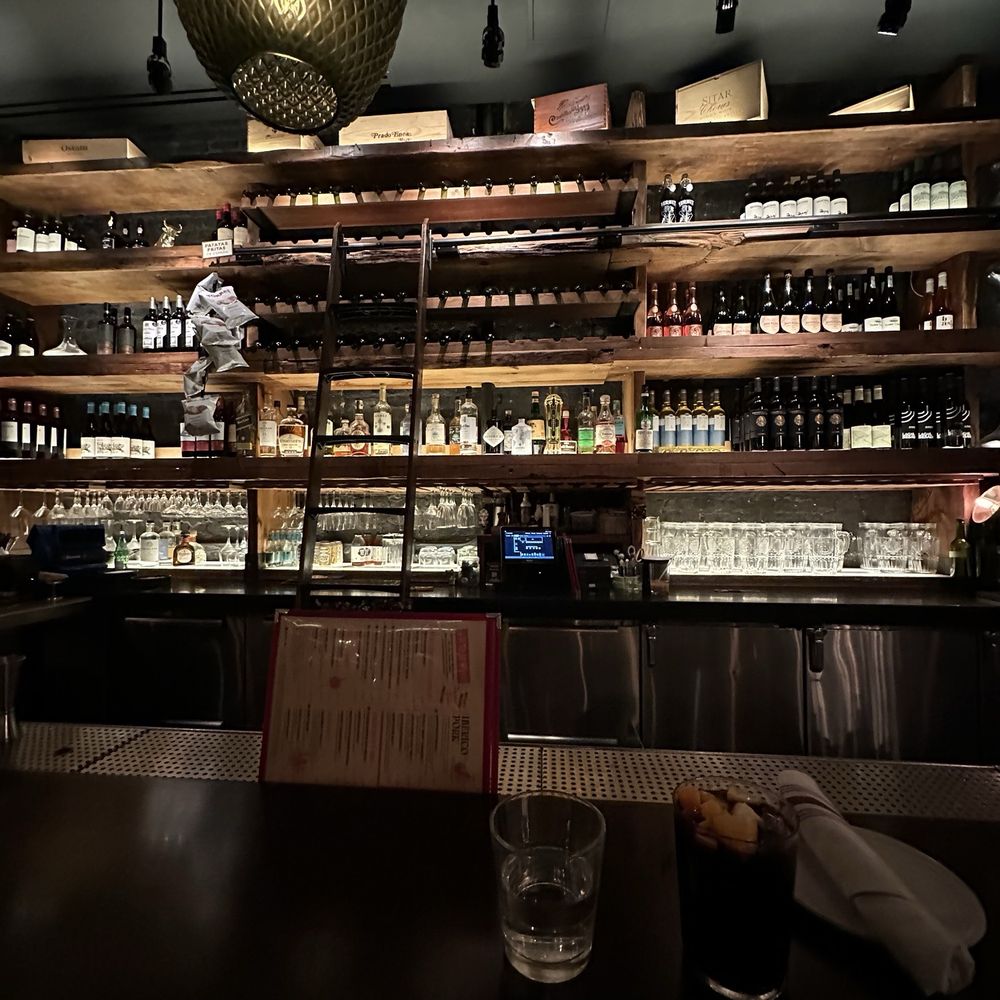 Lil Ba-Ba-Reeba! - Bar area - Seafood Near Me - Chicago, Illinois Lil Ba-Ba-Reeba! - Bar area - Seafood Near Me - Chicago, Illinois