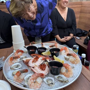 Boon Street Market - Raw bar platter - Cocktail Bars Near Me - Narragansett, Rhode Island Boon Street Market - Raw bar platter - Cocktail Bars Near Me - Narragansett, Rhode Island