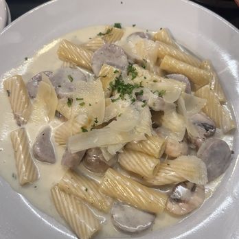 Pasquale's - Fetuccini Alfredo with Sausage - Wine Bars Near Me - Auburn, California