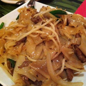 Mandarin Cuisine - beef chow fun - Chinese Near Me - Needham, Massachusetts Mandarin Cuisine - beef chow fun - Chinese Near Me - Needham, Massachusetts