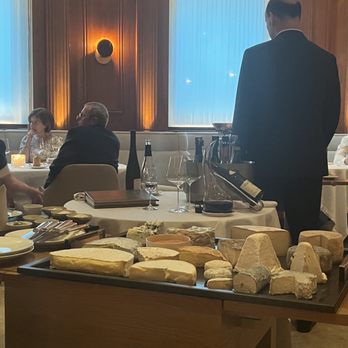 Le Taillevent - Cheese tray - French Near Me - Paris, 75 Le Taillevent - Cheese tray - French Near Me - Paris, 75