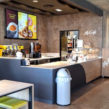 McDonald's - In Italy and possibly elsewhere in Europe, the McCafe operates adjacent to but separate from the main counter, which works fine - Burgers Near Me - Pozzallo, RG