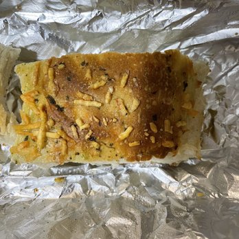 Ali's Pizzaria - Garlic bread isn't too much of a garlic bread. The bread itself is good but not much flavor to it. - Pizza Near Me - San Antonio, Texas
