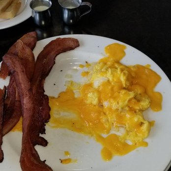 The Original Pancake house - Clearly times are hard on the farm. This is my four eggs and bacon breakfast at OPH. I'm cutting my visits too - Pancakes Near Me - Grapevine, Texas