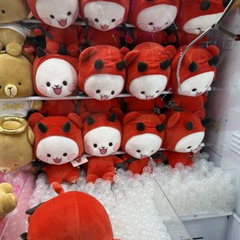 Round1 Bowling & Arcade - Chandler - Devil plush claw machine - Arcades Near Me - Chandler, Arizona