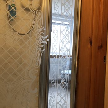 Hillview Guest House - Whilst sitting in the bathroom you see through the shower and out the front window. Odd set up, but it works. - Guest Houses Near Me - Fort William, HLD