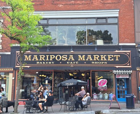 Mariposa Market by null