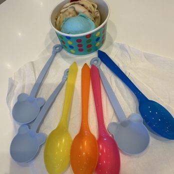 Tuttimelon - Really cool spoons and the "regular" shaped ones change colors - Desserts Near Me - Novato, California Tuttimelon - Really cool spoons and the "regular" shaped ones change colors - Desserts Near Me - Novato, California