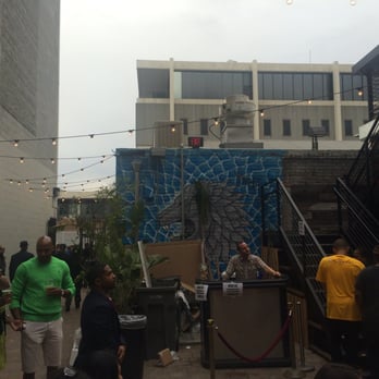 Mad Oak - Bars Near Me - Oakland, California