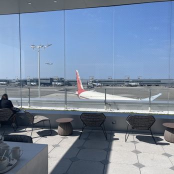 Delta Sky Club - Outdoor glass enclosed patio - Airport Lounges Near Me Delta Sky Club - Outdoor glass enclosed patio - Airport Lounges Near Me