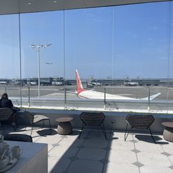 Delta Sky Club - Outdoor glass enclosed patio
