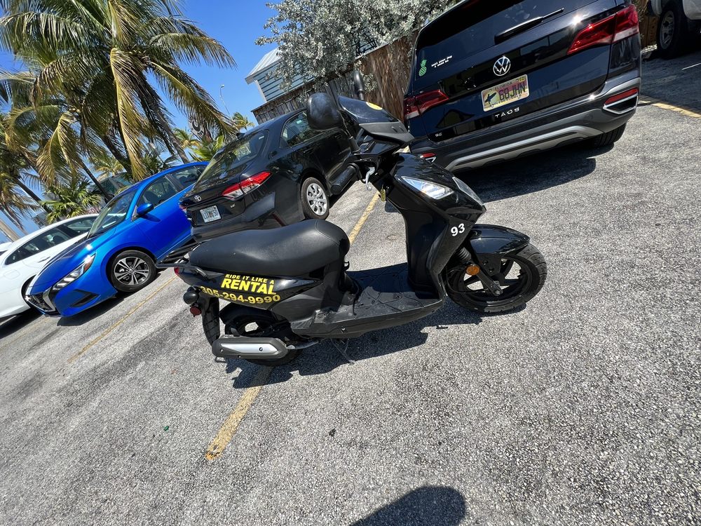 Sunshine Scooters, Key West Roadtrippers