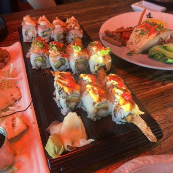 Doraku Sushi Kapolei - Rolls- mediocre- small - Sushi Bars Near Me - Kapolei, Hawaii Doraku Sushi Kapolei - Rolls- mediocre- small - Sushi Bars Near Me - Kapolei, Hawaii