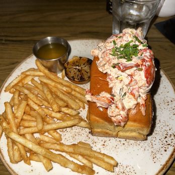 Le Papagayo - Lobster Roll - Breakfast & Brunch Near Me - Encinitas, California