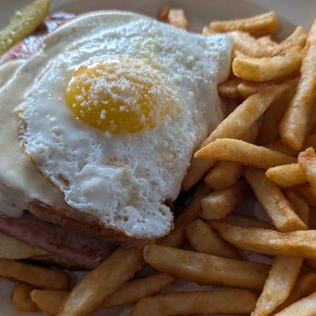 Lone Star Cafe - croque madame sandwich - Breakfast & Brunch Near Me - Arlington, Texas