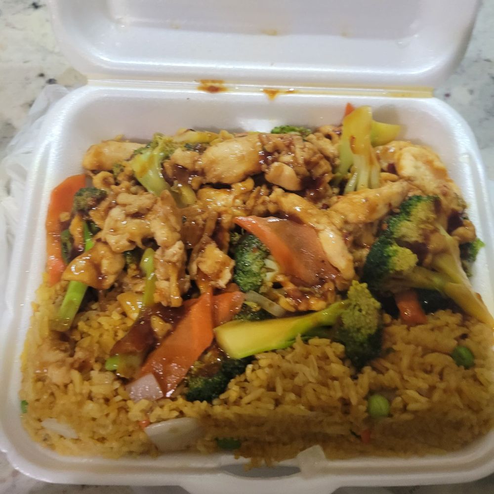 Hong Kong Restaurant - Chicken and broccoli combination - Chinese Near Me - Ypsilanti, Michigan Hong Kong Restaurant - Chicken and broccoli combination - Chinese Near Me - Ypsilanti, Michigan