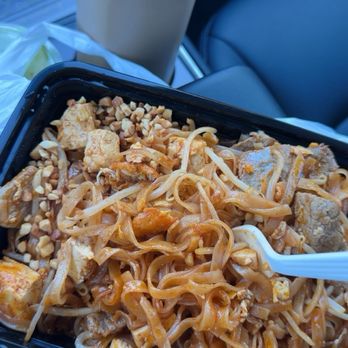 Green Papaya - Beef Pad Thai - Thai Near Me - Stockton, California Green Papaya - Beef Pad Thai - Thai Near Me - Stockton, California