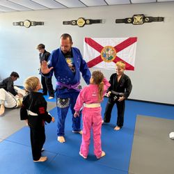 Venice Jiu-Jitsu - Mr. Wes teaching the kiddos and giving props!